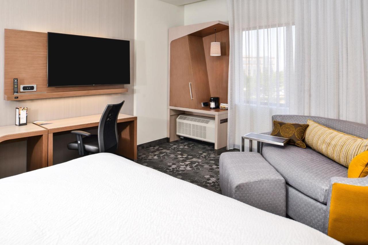 Courtyard By Marriott Charlotte Northlake Eksteriør billede