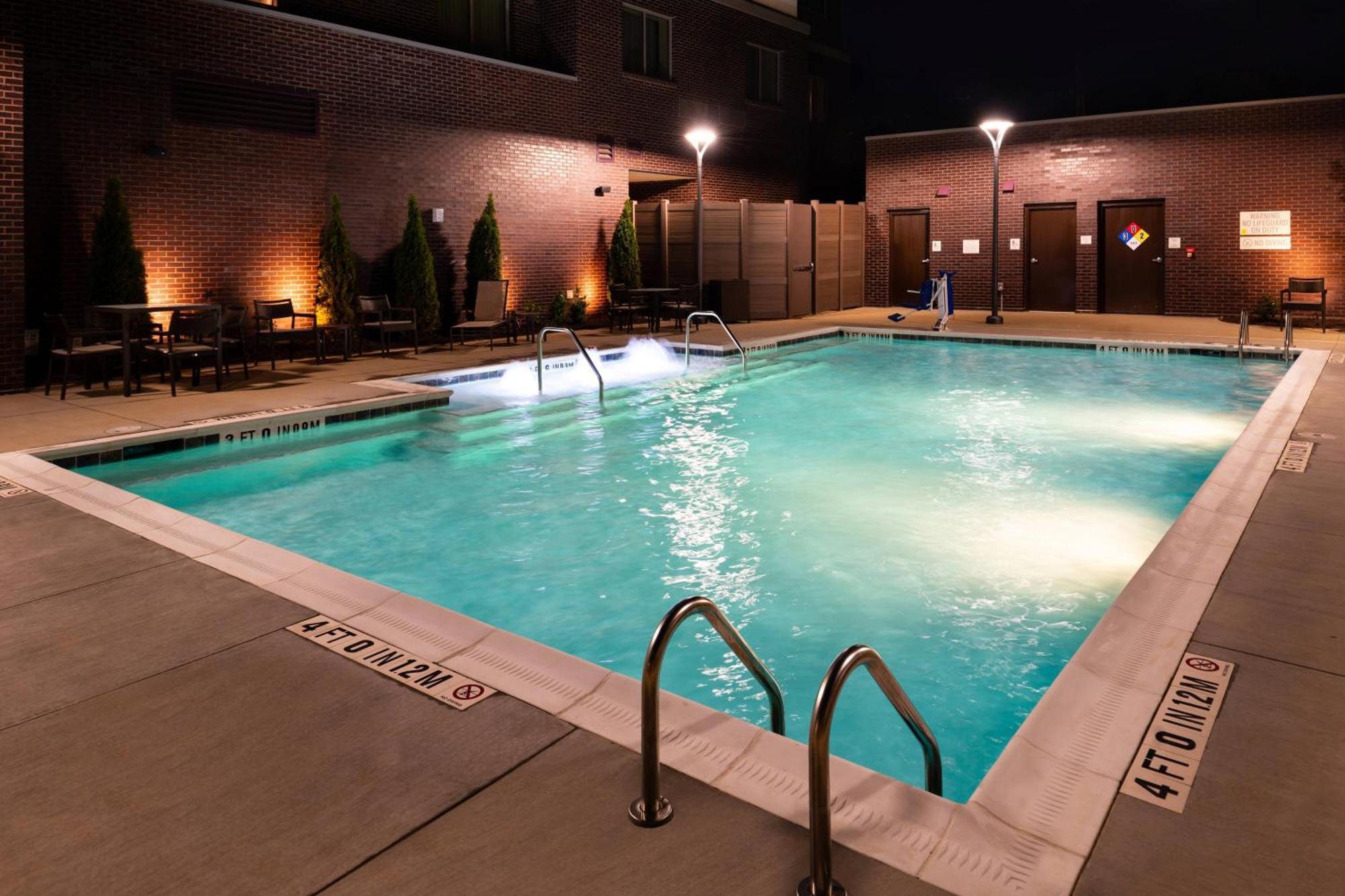 Courtyard By Marriott Charlotte Northlake Eksteriør billede